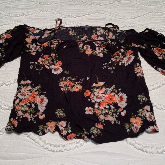 Floral Off Shoulder Blouse - Size Large (bin2) - Picture 3 of 5